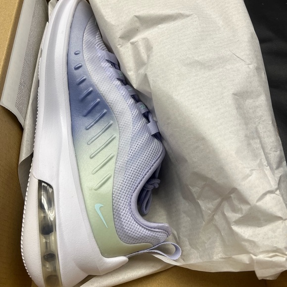 Women’s Nike Air Max Axis Prem- Brand new in box- Size 6.5 - Picture 3 of 11